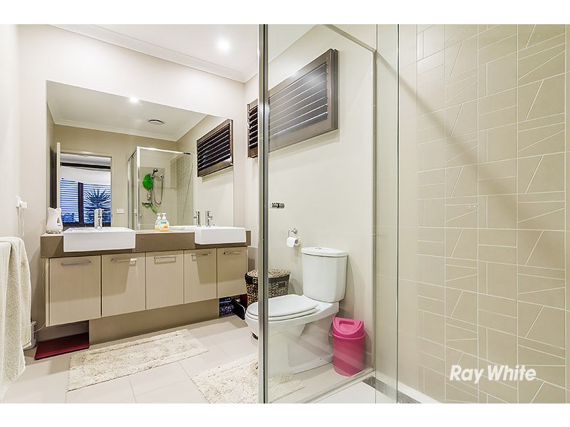 88 Bradford Drive, Cranbourne East VIC 3977