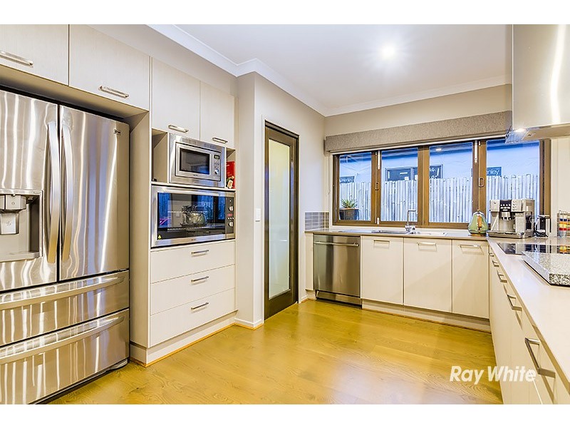 88 Bradford Drive, Cranbourne East VIC 3977