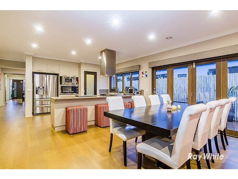 88 Bradford Drive, Cranbourne East VIC 3977