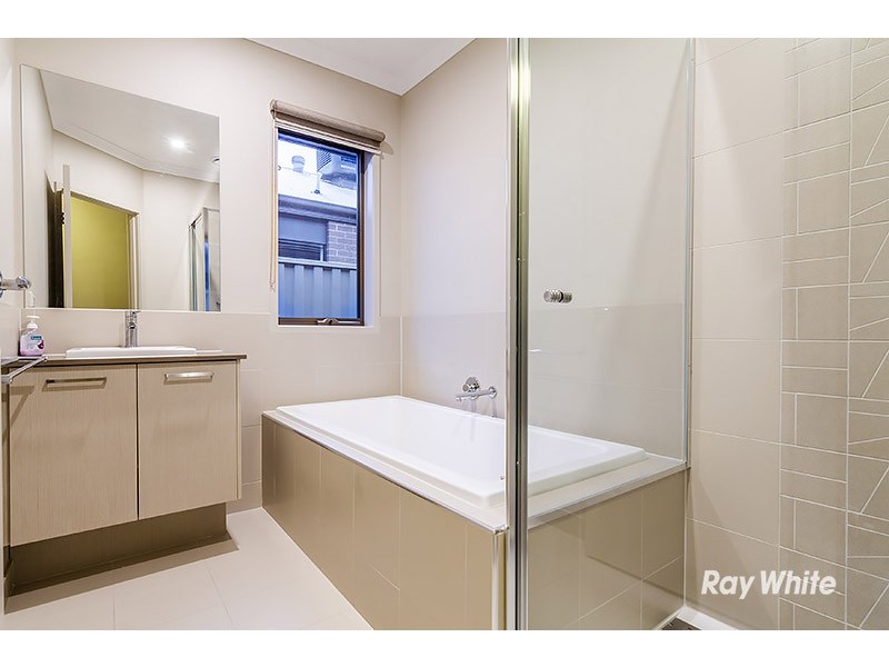 88 Bradford Drive, Cranbourne East VIC 3977