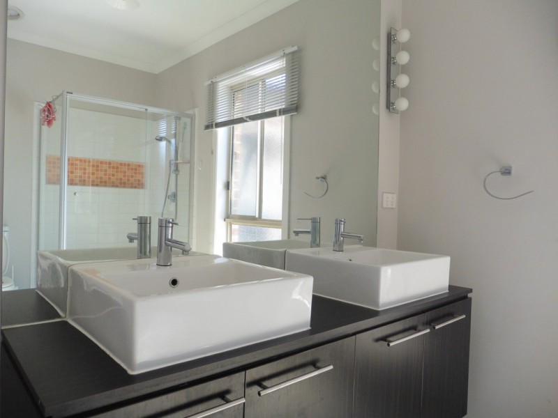 69 Melington Drive, Lyndhurst VIC 3975