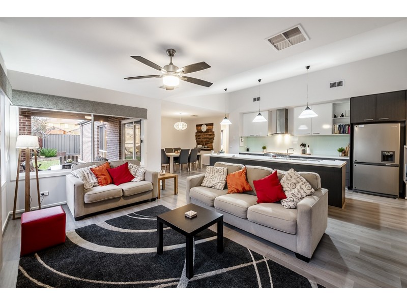 20 Eros Crescent, Cranbourne West VIC 3977