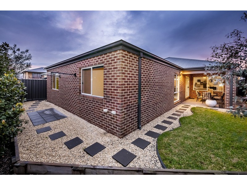 20 Eros Crescent, Cranbourne West VIC 3977