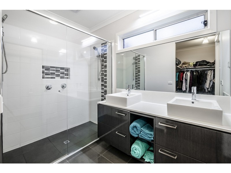20 Eros Crescent, Cranbourne West VIC 3977