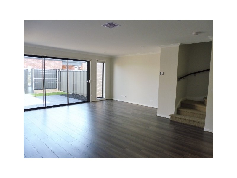 26 Fenix Way, Clyde North VIC 3978