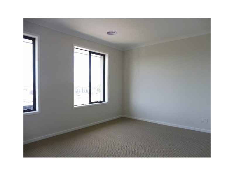 26 Fenix Way, Clyde North VIC 3978