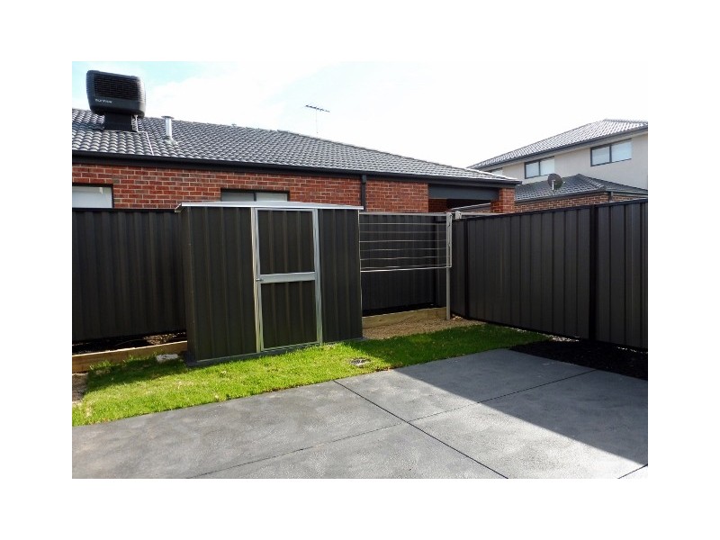 26 Fenix Way, Clyde North VIC 3978