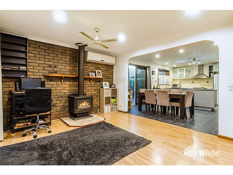 26 Gipps Crescent, Cranbourne North VIC 3977