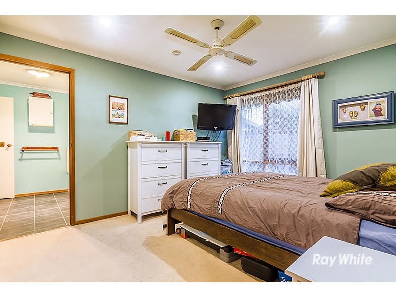 26 Gipps Crescent, Cranbourne North VIC 3977