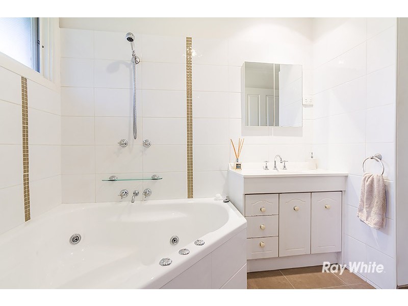 8 Haven Court, Cranbourne VIC 3977