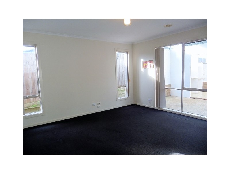 4 Fiscus Court, Cranbourne VIC 3977
