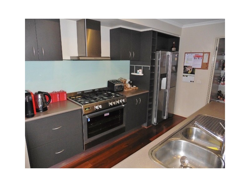 32 Flametree Circuit, Cranbourne VIC 3977