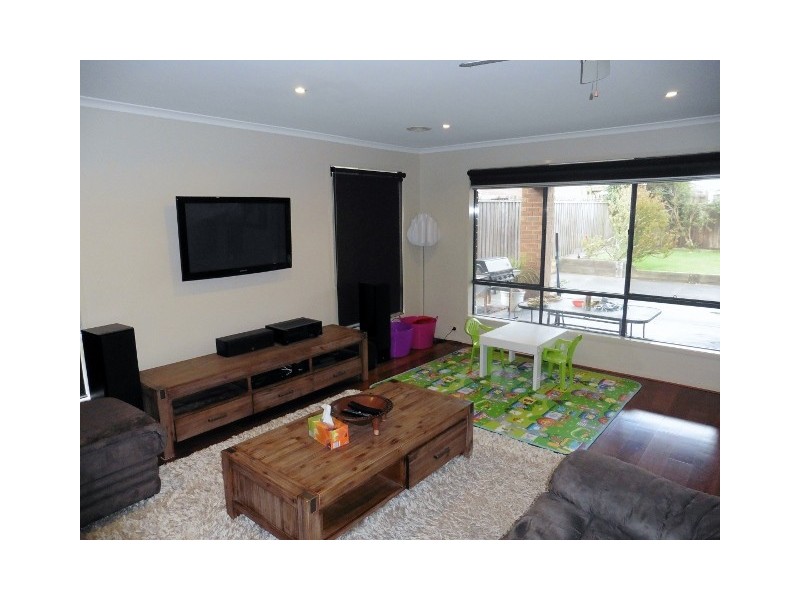 32 Flametree Circuit, Cranbourne VIC 3977