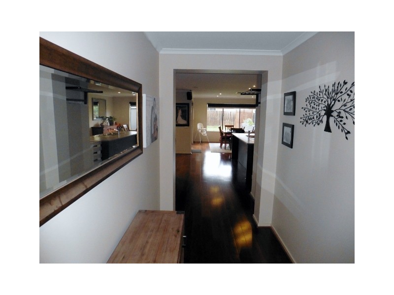 32 Flametree Circuit, Cranbourne VIC 3977