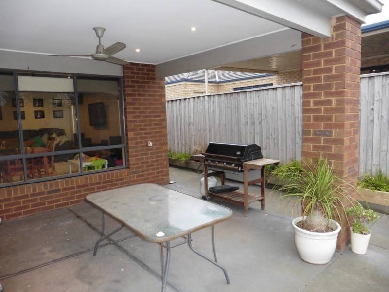 32 Flametree Circuit, Cranbourne VIC 3977