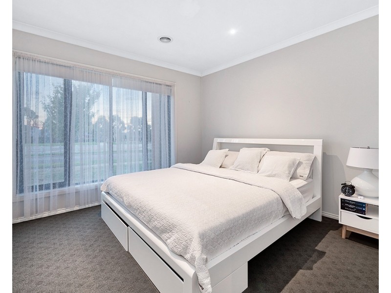 12 Canadian Maple Place, Lyndhurst VIC 3975