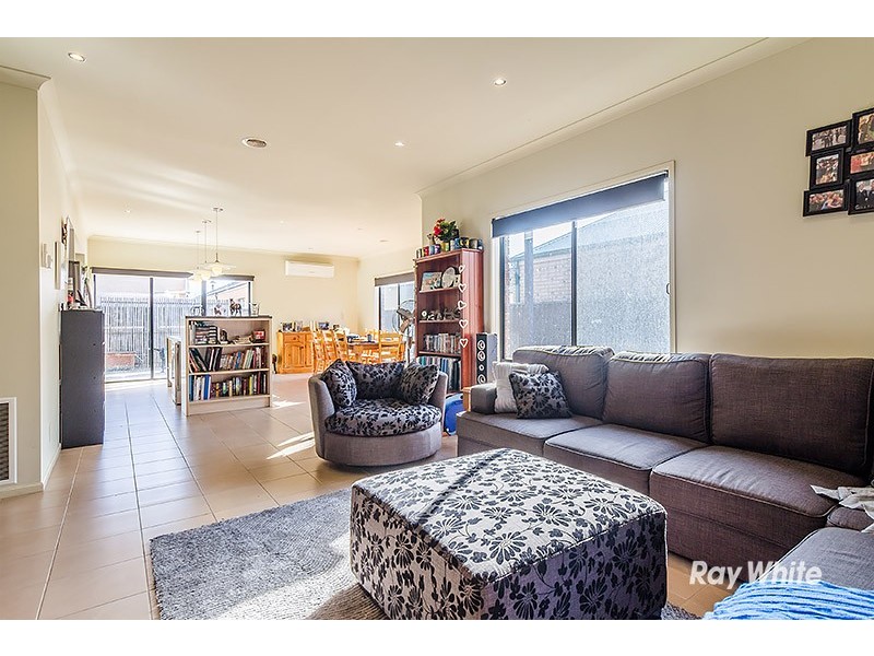 6 Sarton Link, Pakenham VIC 3810