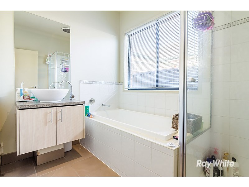 6 Sarton Link, Pakenham VIC 3810