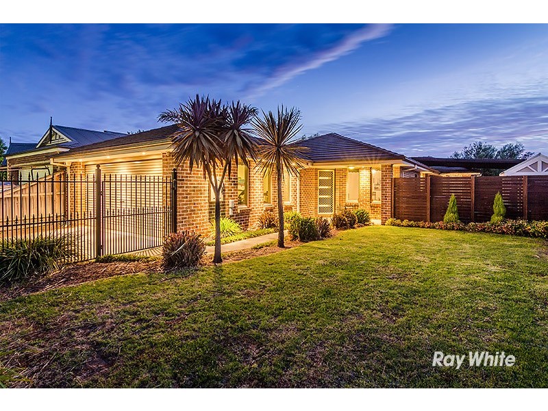 27 Majestic Boulevard, Cranbourne VIC 3977