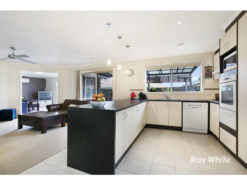 27 Majestic Boulevard, Cranbourne VIC 3977
