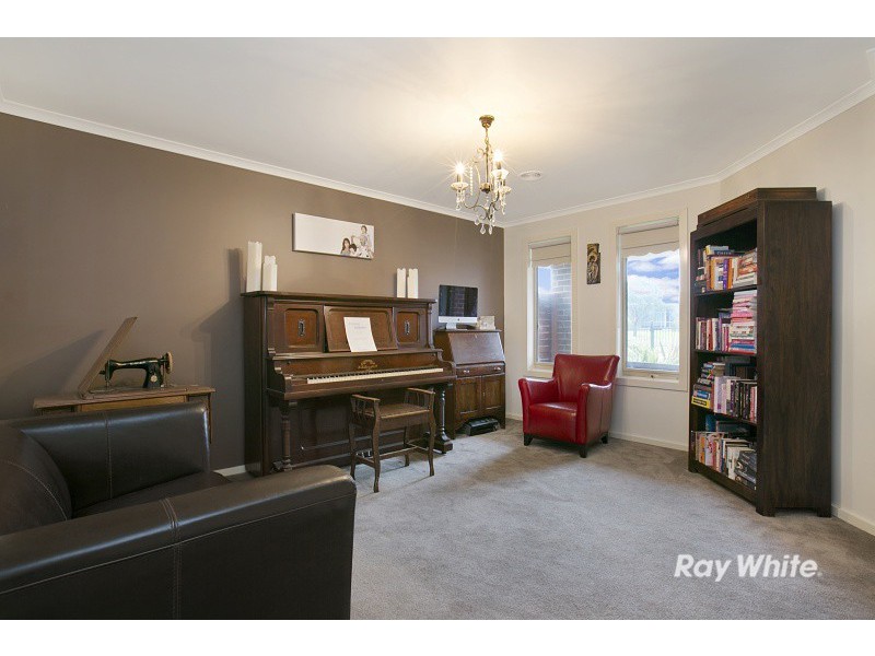 27 Majestic Boulevard, Cranbourne VIC 3977