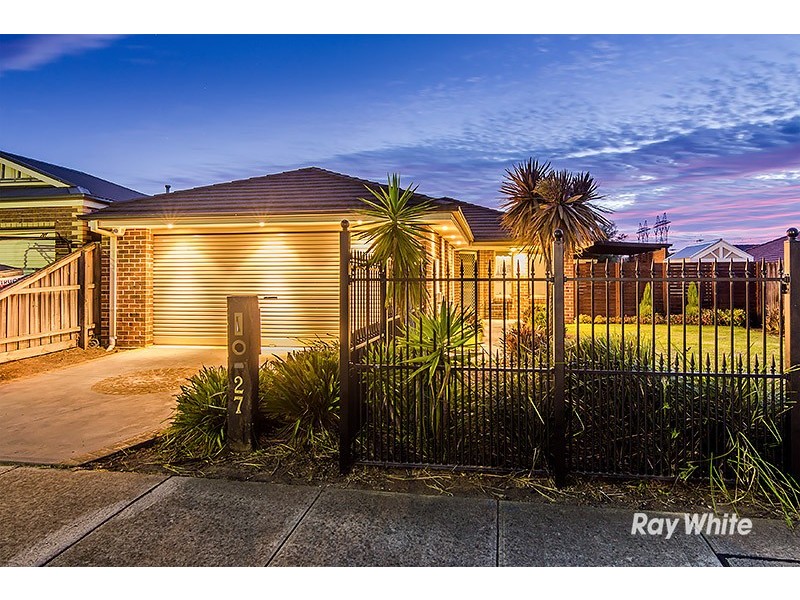 27 Majestic Boulevard, Cranbourne VIC 3977