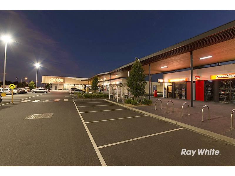 27 Majestic Boulevard, Cranbourne VIC 3977