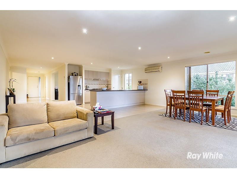 18 Westmoreland Avenue, Cranbourne North VIC 3977
