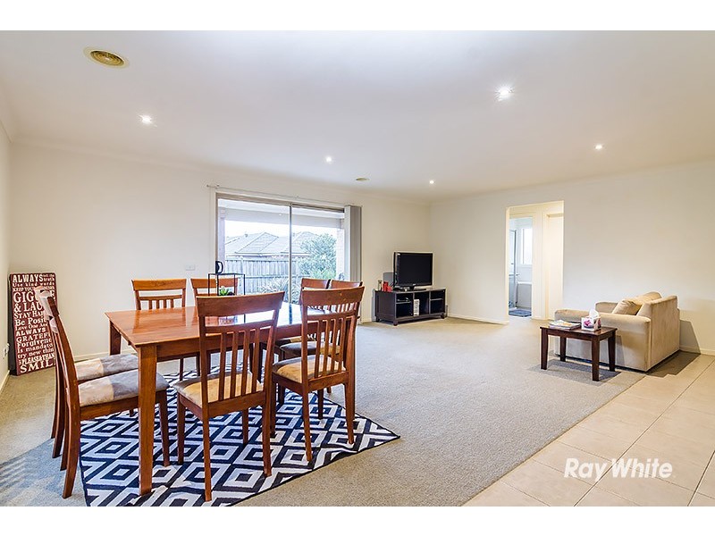 18 Westmoreland Avenue, Cranbourne North VIC 3977