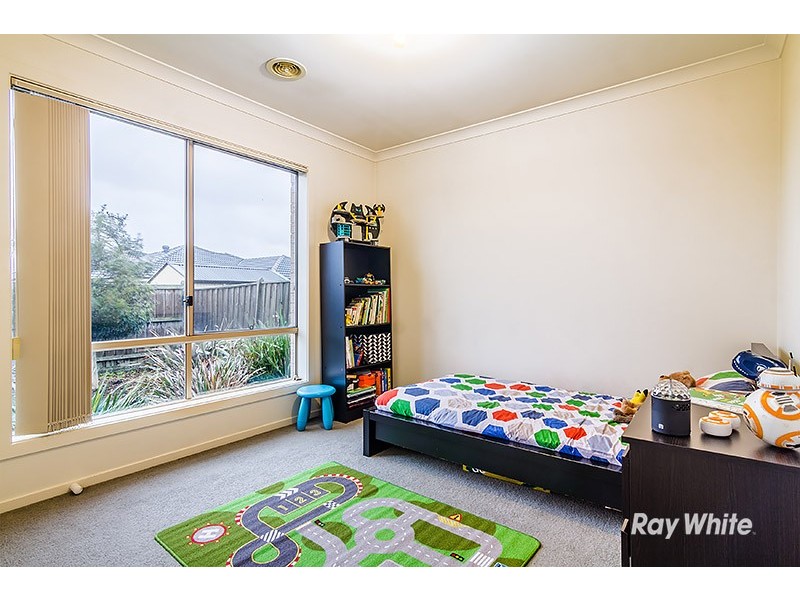 18 Westmoreland Avenue, Cranbourne North VIC 3977