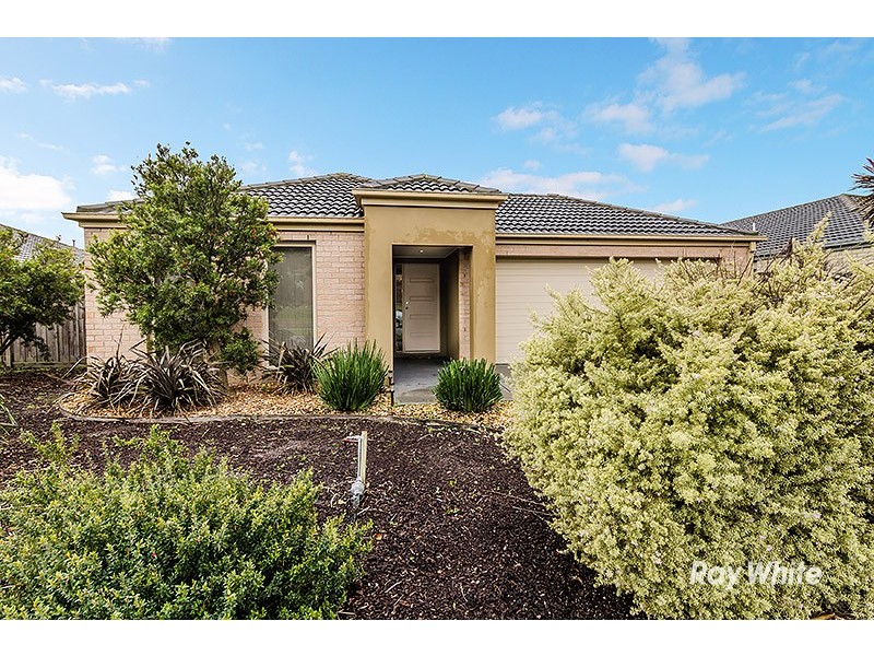 18 Westmoreland Avenue, Cranbourne North VIC 3977