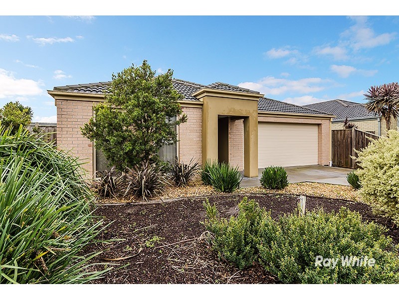 18 Westmoreland Avenue, Cranbourne North VIC 3977
