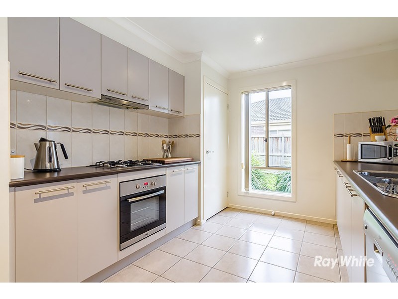18 Westmoreland Avenue, Cranbourne North VIC 3977
