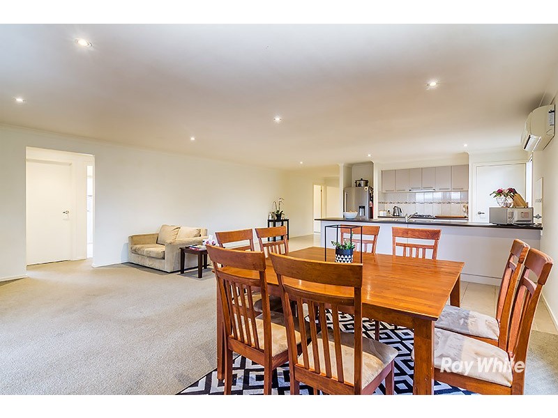 18 Westmoreland Avenue, Cranbourne North VIC 3977