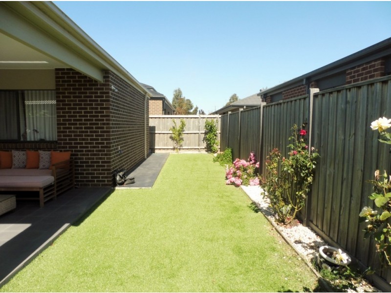 12 Princeton Place, Cranbourne West VIC 3977
