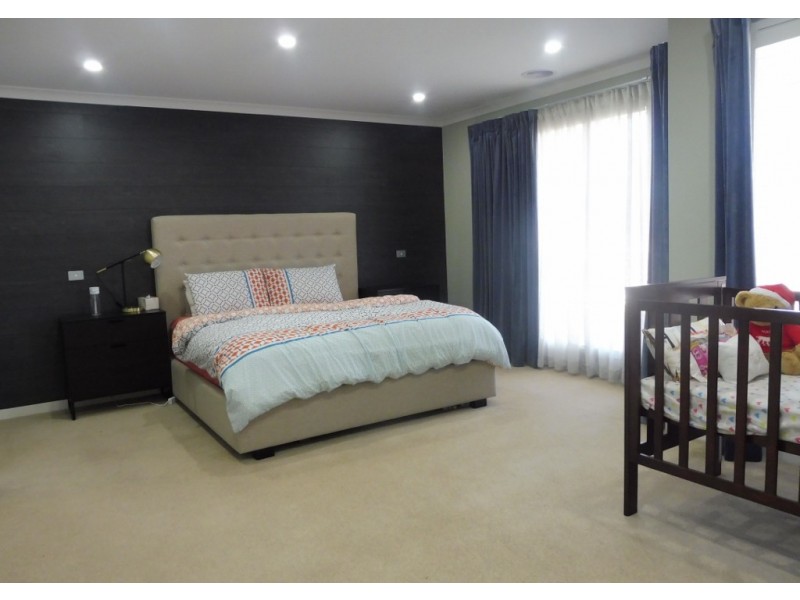 6 Scarlet Ash Drive, Cranbourne West VIC 3977