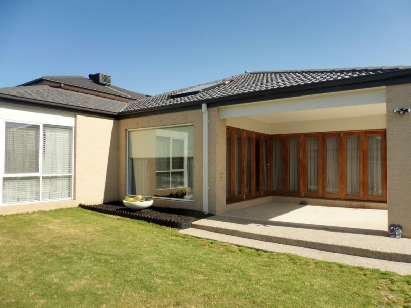 6 Scarlet Ash Drive, Cranbourne West VIC 3977