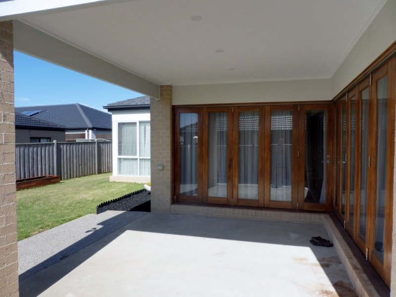 6 Scarlet Ash Drive, Cranbourne West VIC 3977