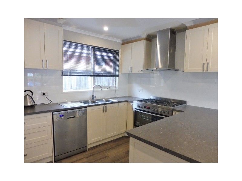 13 Annand Close, Cranbourne West VIC 3977