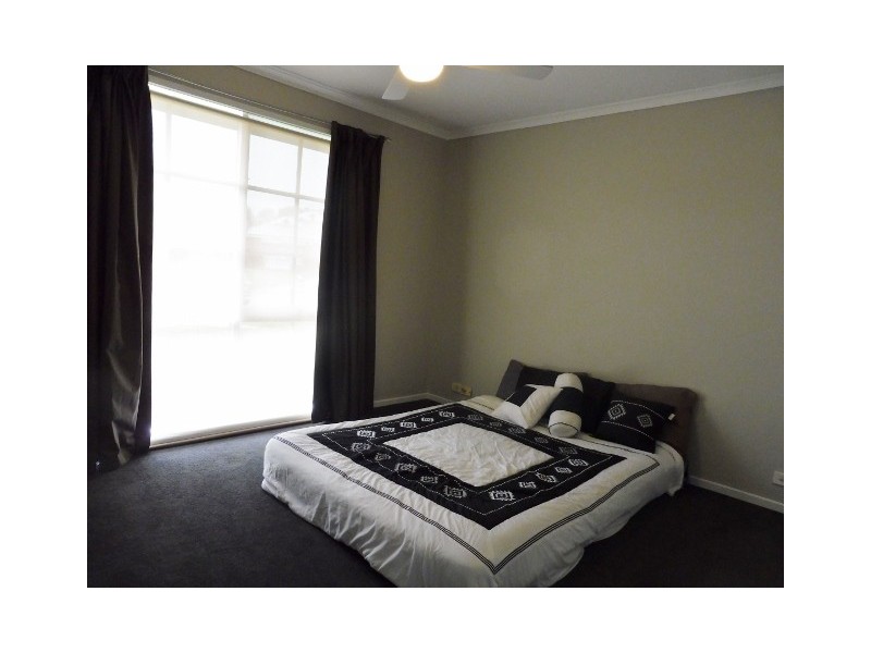 13 Annand Close, Cranbourne West VIC 3977