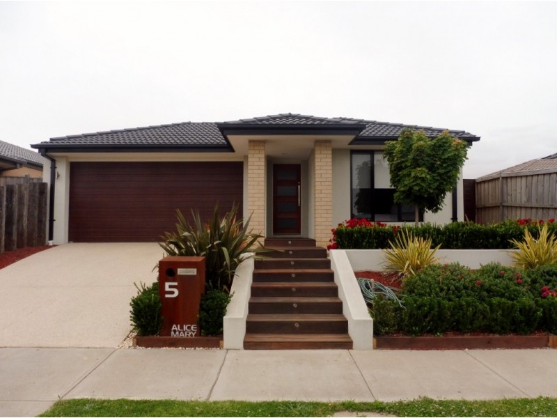 5 Alice Mary Road, Cranbourne West VIC 3977