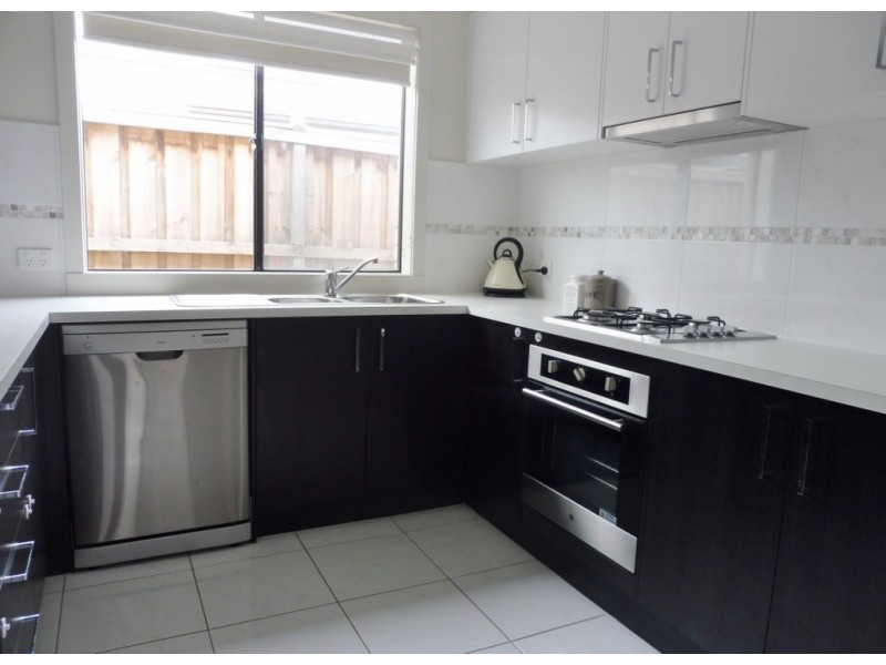 5 Alice Mary Road, Cranbourne West VIC 3977