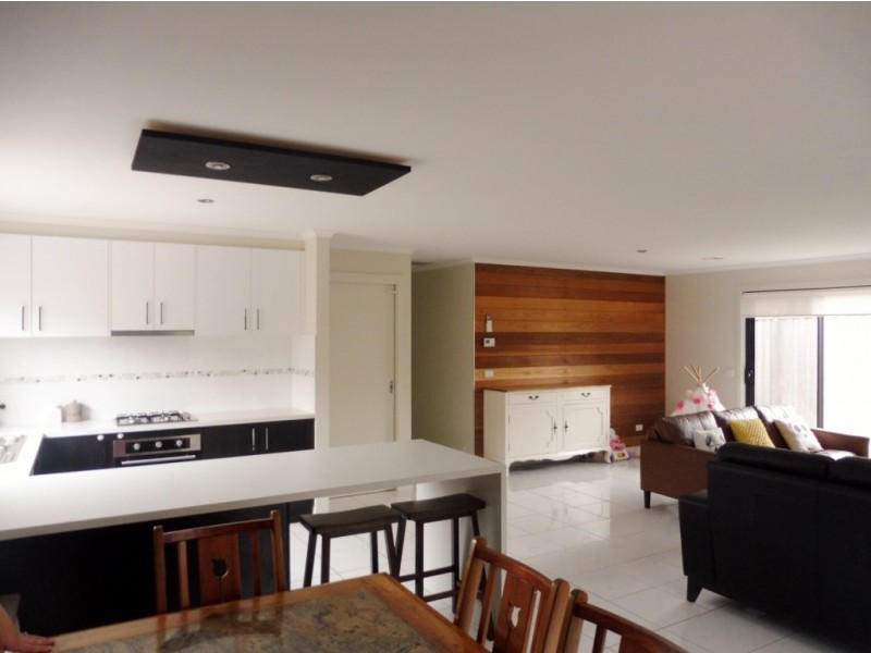 5 Alice Mary Road, Cranbourne West VIC 3977