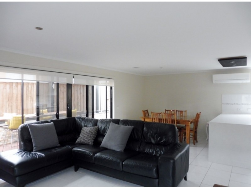 5 Alice Mary Road, Cranbourne West VIC 3977