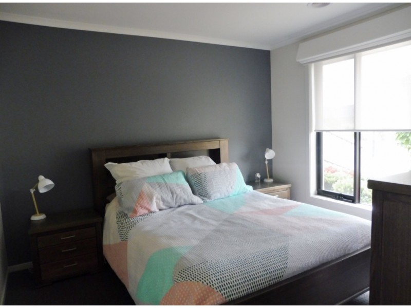 5 Alice Mary Road, Cranbourne West VIC 3977