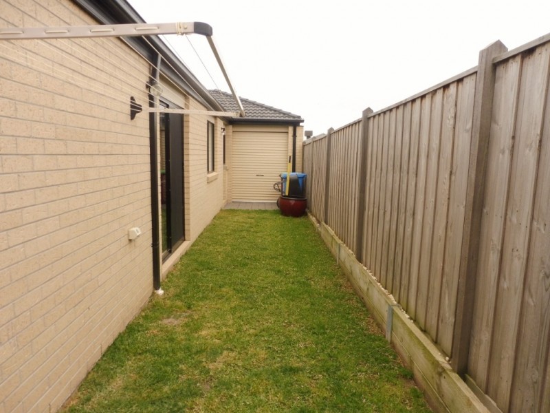 5 Alice Mary Road, Cranbourne West VIC 3977