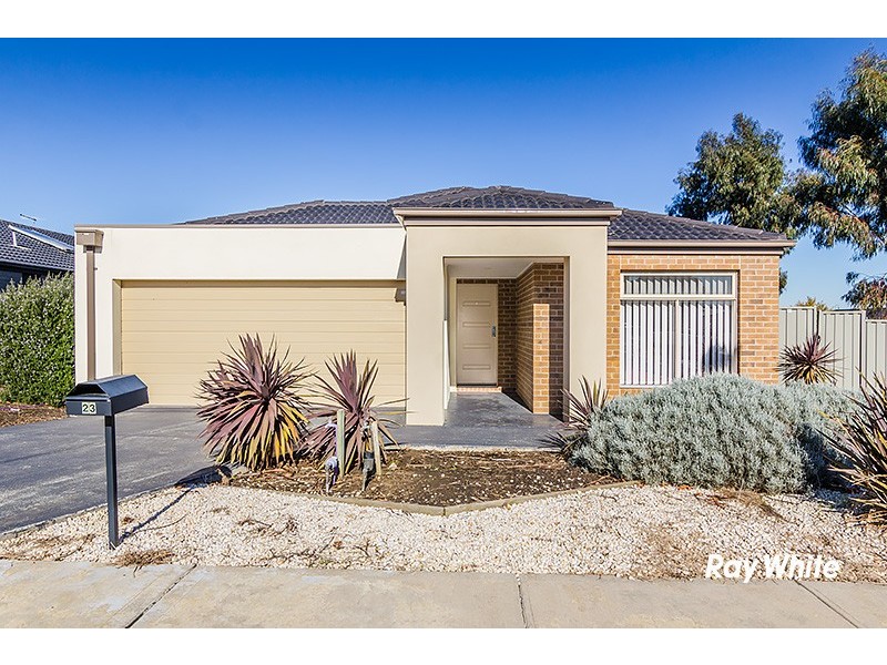 23 Waterloo Road, Cranbourne East VIC 3977