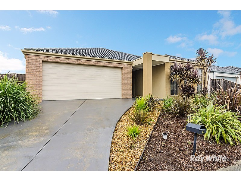4 Westmoreland Avenue, Cranbourne North VIC 3977