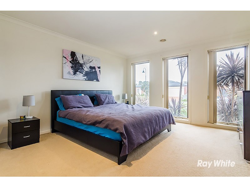 4 Westmoreland Avenue, Cranbourne North VIC 3977