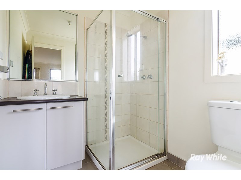 4 Westmoreland Avenue, Cranbourne North VIC 3977